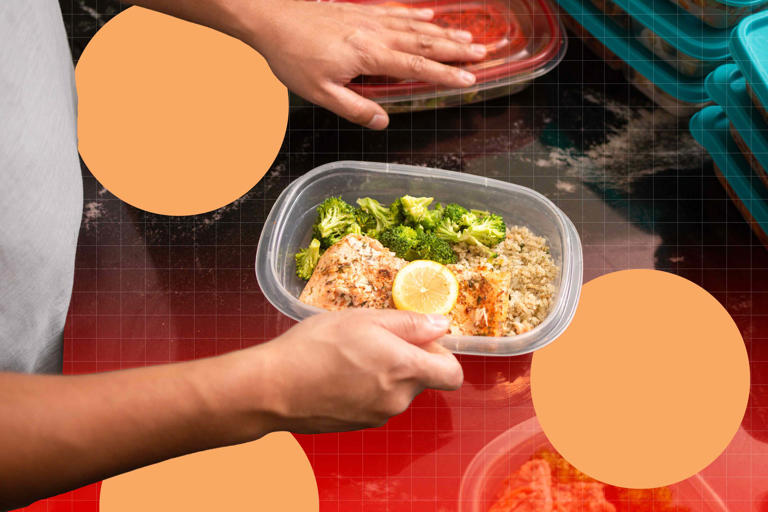 6 thực phẩm tuyệt đối KH&Ocirc;NG n&ecirc;n để trong hộp nhựa, đồ ăn nhanh hỏng c&ograve;n tiềm ẩn rủi ro sức khỏe- Ảnh 1.