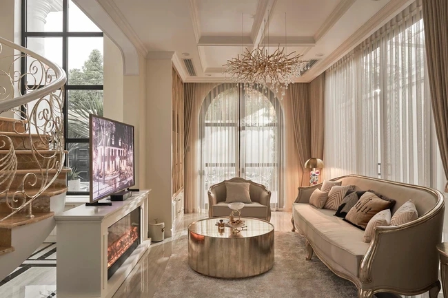 Biệt thự của "chị đại" Lệ Quy&ecirc;n: Cầu thang d&aacute;t v&agrave;ng l&oacute;ng l&aacute;nh như cung điện, tiết lộ 3,6 tỷ chỉ đủ x&acirc;y c&aacute;i cổng nh&agrave;- Ảnh 7.