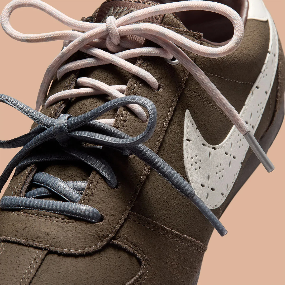 Sneakers mới toanh của Nike gi&uacute;p bạn kh&ocirc;ng cần bỏ cả ng&agrave;n đ&ocirc; mua Miu Miu x New Balance nữa- Ảnh 5.