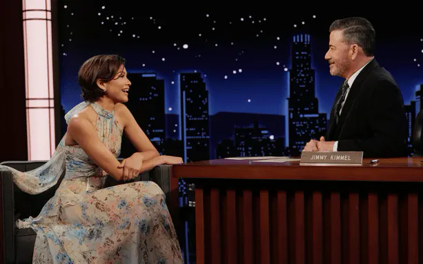 Zendaya trong chương tr&igrave;nh talkshow của Jimmy Kimmel (Ảnh: ABC)