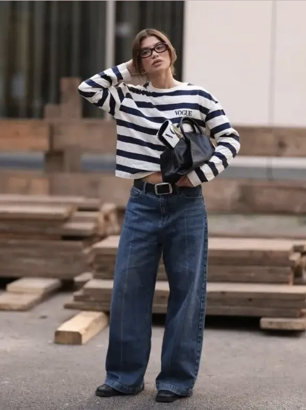 Chiếc &aacute;o đang g&acirc;y b&atilde;o m&ugrave;a xu&acirc;n năm nay: Hội mặc đẹp rần rần lăng x&ecirc;, cứ diện l&ecirc;n l&agrave; auto sang xịn!- Ảnh 2.