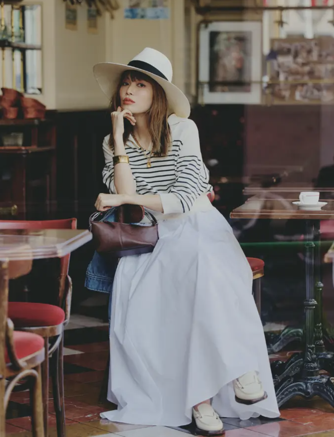 Chiếc &aacute;o đang g&acirc;y b&atilde;o m&ugrave;a xu&acirc;n năm nay: Hội mặc đẹp rần rần lăng x&ecirc;, cứ diện l&ecirc;n l&agrave; auto sang xịn!- Ảnh 10.