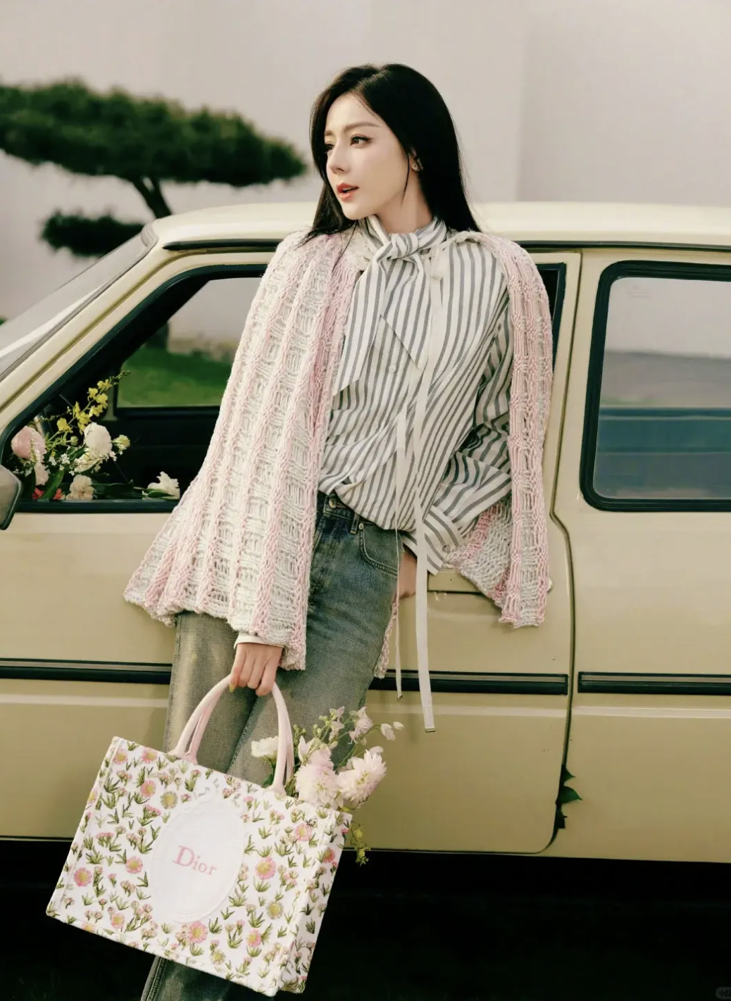 Chiếc &aacute;o đang g&acirc;y b&atilde;o m&ugrave;a xu&acirc;n năm nay: Hội mặc đẹp rần rần lăng x&ecirc;, cứ diện l&ecirc;n l&agrave; auto sang xịn!- Ảnh 12.