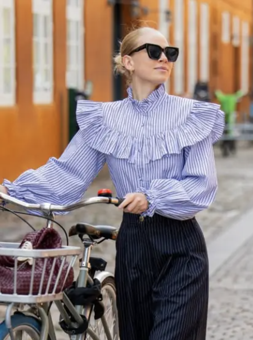 Chiếc &aacute;o đang g&acirc;y b&atilde;o m&ugrave;a xu&acirc;n năm nay: Hội mặc đẹp rần rần lăng x&ecirc;, cứ diện l&ecirc;n l&agrave; auto sang xịn!- Ảnh 17.