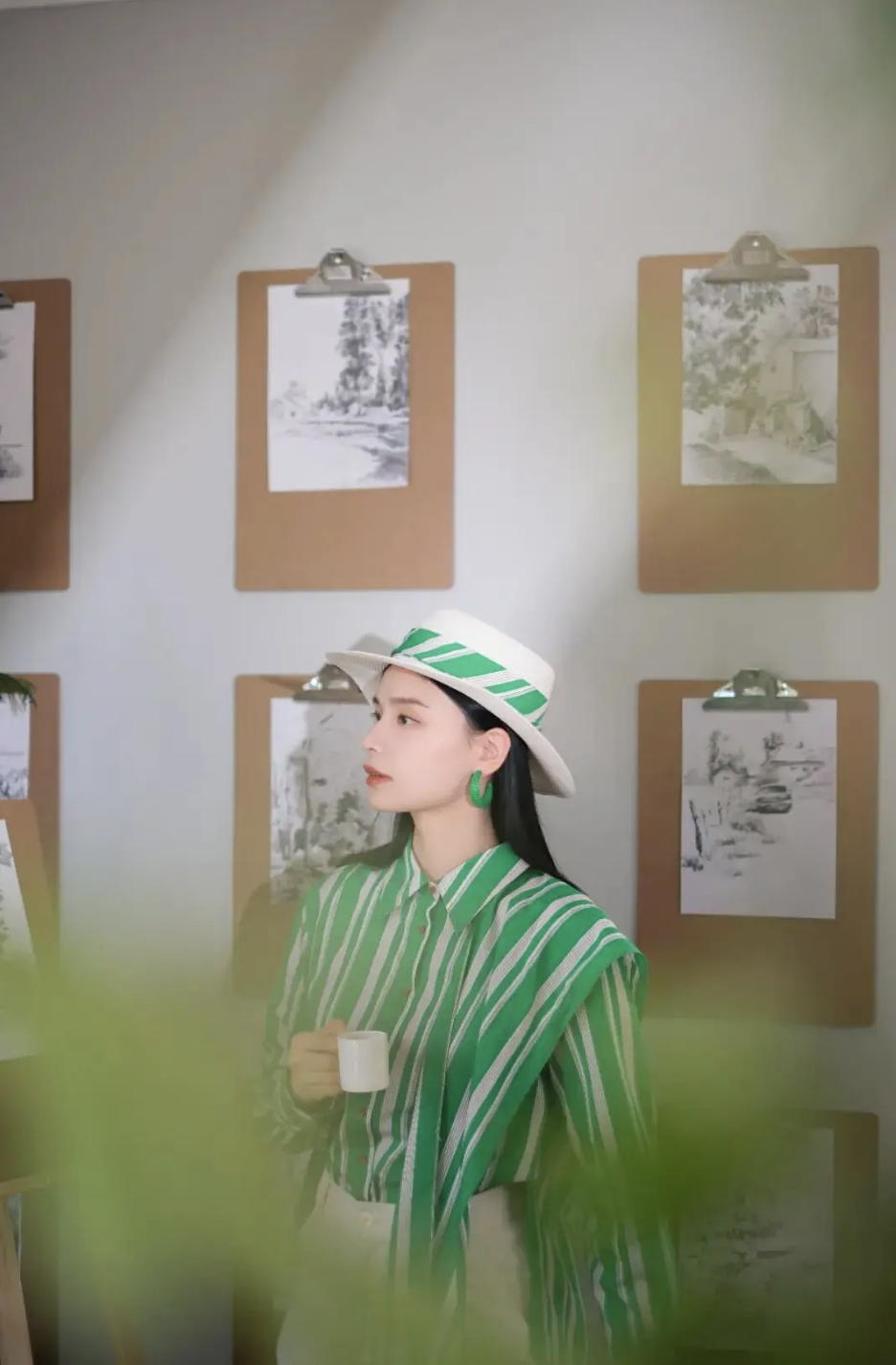 Chiếc &aacute;o đang g&acirc;y b&atilde;o m&ugrave;a xu&acirc;n năm nay: Hội mặc đẹp rần rần lăng x&ecirc;, cứ diện l&ecirc;n l&agrave; auto sang xịn!- Ảnh 20.