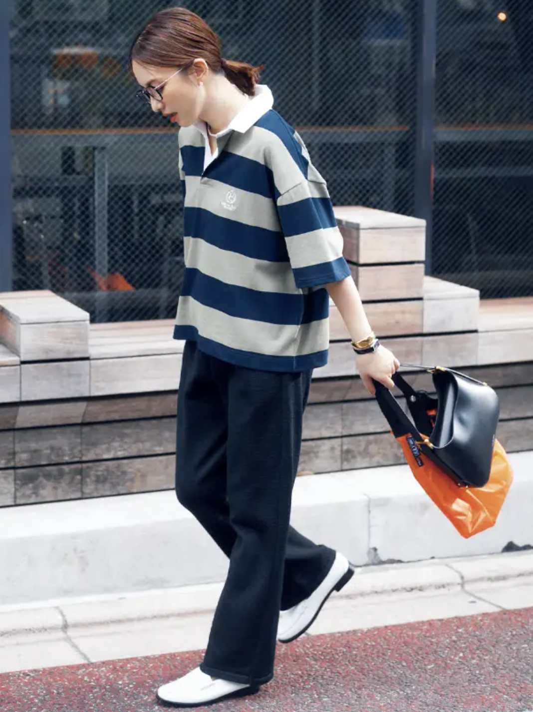 Chiếc &aacute;o đang g&acirc;y b&atilde;o m&ugrave;a xu&acirc;n năm nay: Hội mặc đẹp rần rần lăng x&ecirc;, cứ diện l&ecirc;n l&agrave; auto sang xịn!- Ảnh 25.