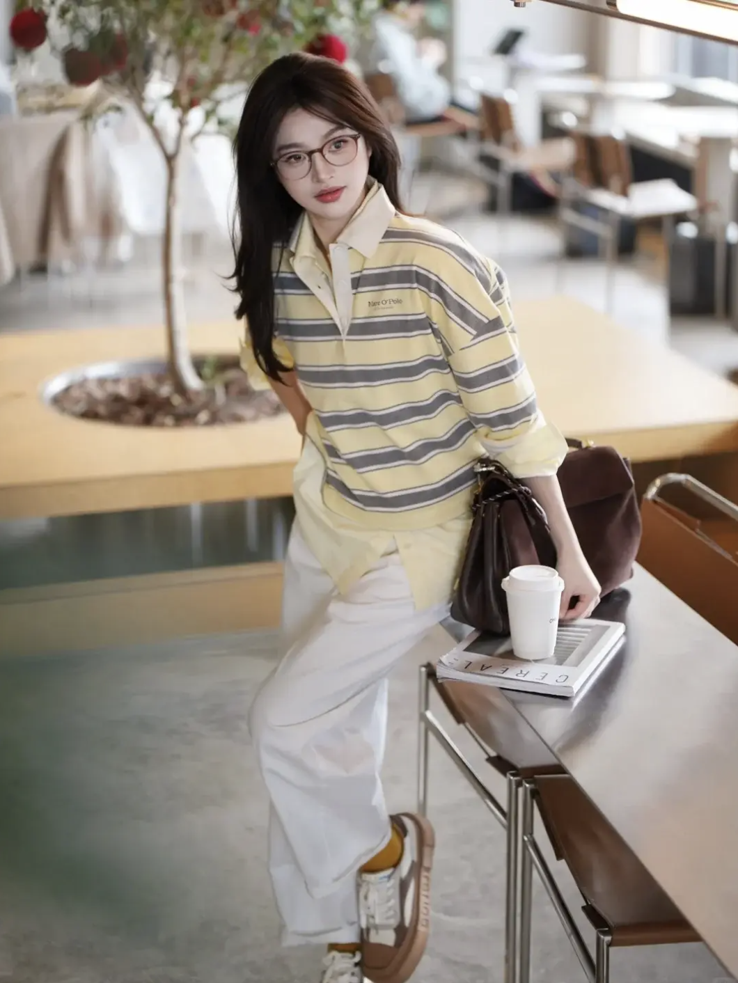 Chiếc &aacute;o đang g&acirc;y b&atilde;o m&ugrave;a xu&acirc;n năm nay: Hội mặc đẹp rần rần lăng x&ecirc;, cứ diện l&ecirc;n l&agrave; auto sang xịn!- Ảnh 29.