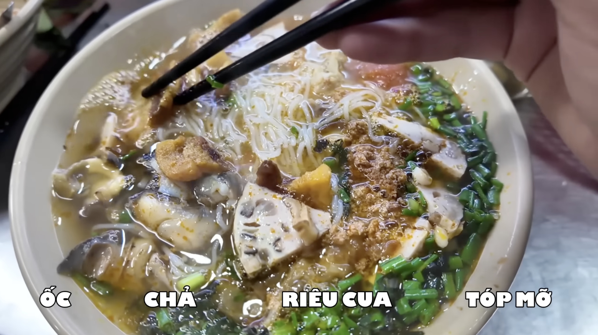 Ồn &agrave;o b&aacute;t b&uacute;n ri&ecirc;u 80k ở chợ Đồng Xu&acirc;n: B&agrave; chủ tố Tiktoker &ldquo;n&oacute;i sai sự thật&rdquo;, Quan Kh&ocirc;ng Gờ phản ph&aacute;o!- Ảnh 4.