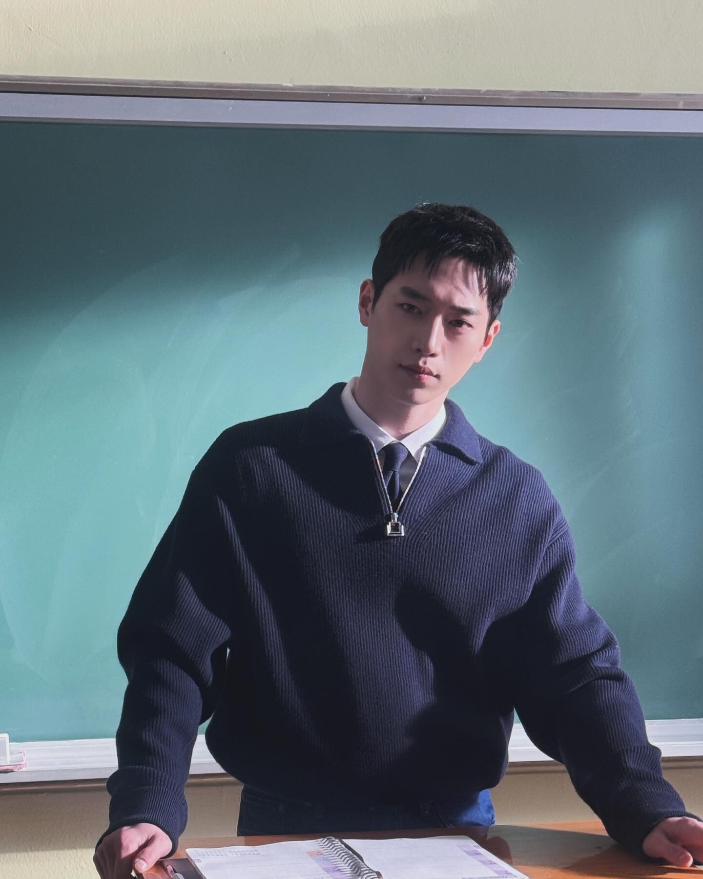 Mỹ nam khiến Jisoo m&ecirc; mẩn: Từ mặt tới th&acirc;n h&igrave;nh đều nức nở, đ&ocirc;i mắt hổ ph&aacute;ch chỉ 5% thế giới c&oacute; được- Ảnh 7.