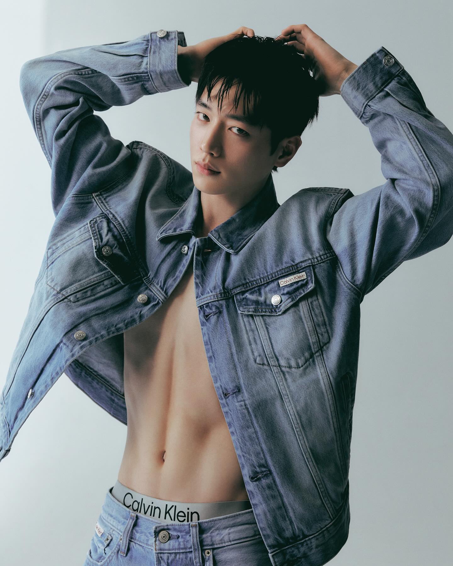 Mỹ nam khiến Jisoo m&ecirc; mẩn: Từ mặt tới th&acirc;n h&igrave;nh đều nức nở, đ&ocirc;i mắt hổ ph&aacute;ch chỉ 5% thế giới c&oacute; được- Ảnh 6.