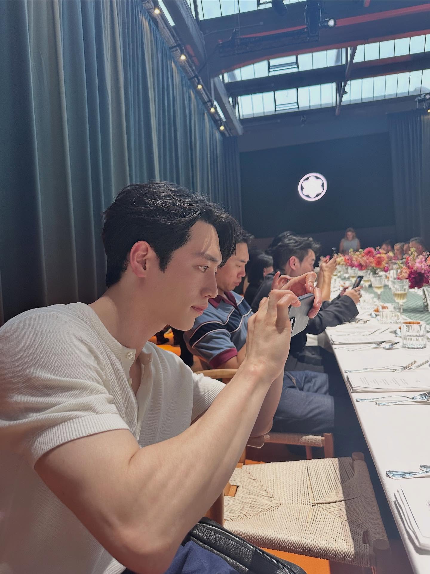 Mỹ nam khiến Jisoo m&ecirc; mẩn: Từ mặt tới th&acirc;n h&igrave;nh đều nức nở, đ&ocirc;i mắt hổ ph&aacute;ch chỉ 5% thế giới c&oacute; được- Ảnh 10.