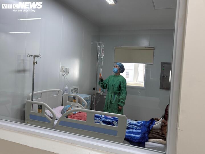 Ph&iacute;a sau c&aacute;nh cửa v&ocirc; tr&ugrave;ng, bệnh nh&acirc;n chỉ mong 'sớm được về &ocirc;m con&rsquo;- Ảnh 8.