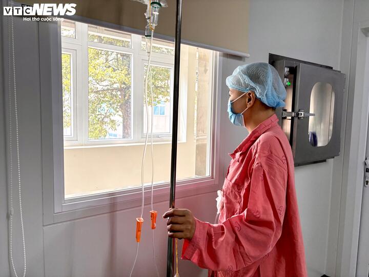 Ph&iacute;a sau c&aacute;nh cửa v&ocirc; tr&ugrave;ng, bệnh nh&acirc;n chỉ mong 'sớm được về &ocirc;m con&rsquo;- Ảnh 1.