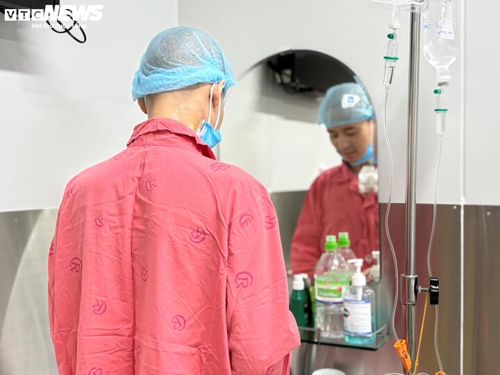 Ph&iacute;a sau c&aacute;nh cửa v&ocirc; tr&ugrave;ng, bệnh nh&acirc;n chỉ mong 'sớm được về &ocirc;m con&rsquo;- Ảnh 3.