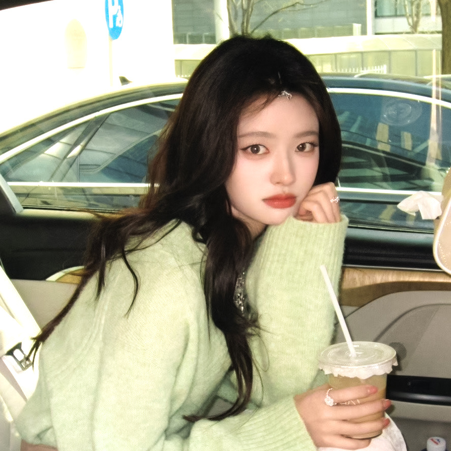 Camera quay l&eacute;n cặp đ&ocirc;i ng&ocirc;n t&igrave;nh nửa đ&ecirc;m h&ocirc;n nhau ngo&agrave;i đường: Nh&agrave; g&aacute;i đẹp như thi&ecirc;n sứ, bảo sao ai cũng si m&ecirc;- Ảnh 8.