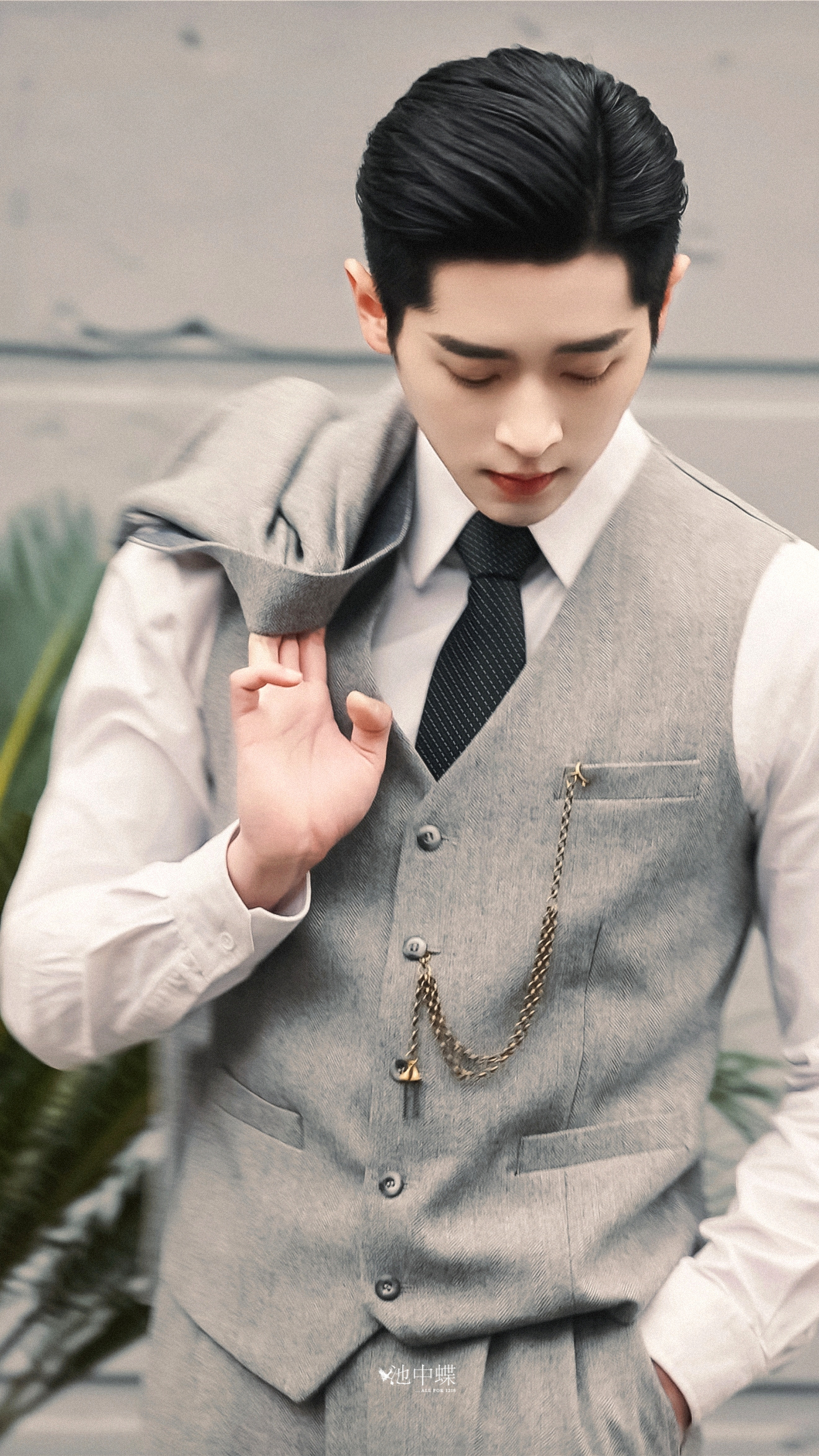 Camera quay l&eacute;n cặp đ&ocirc;i ng&ocirc;n t&igrave;nh nửa đ&ecirc;m h&ocirc;n nhau ngo&agrave;i đường: Nh&agrave; g&aacute;i đẹp như thi&ecirc;n sứ, bảo sao ai cũng si m&ecirc;- Ảnh 4.