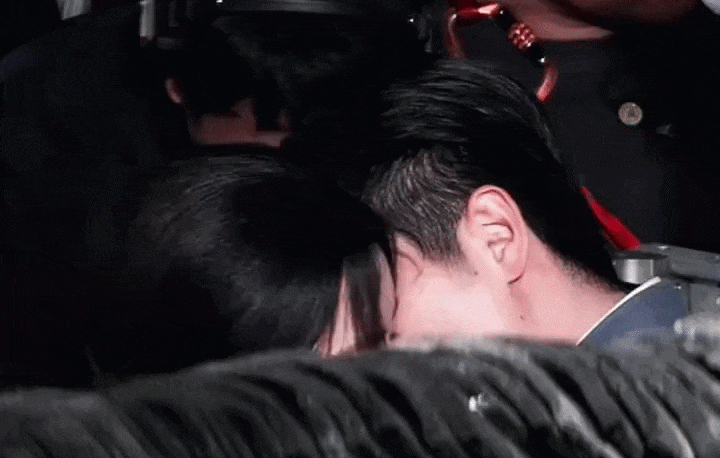 Camera quay l&eacute;n cặp đ&ocirc;i ng&ocirc;n t&igrave;nh nửa đ&ecirc;m h&ocirc;n nhau ngo&agrave;i đường: Nh&agrave; g&aacute;i đẹp như thi&ecirc;n sứ, bảo sao ai cũng si m&ecirc;- Ảnh 3.