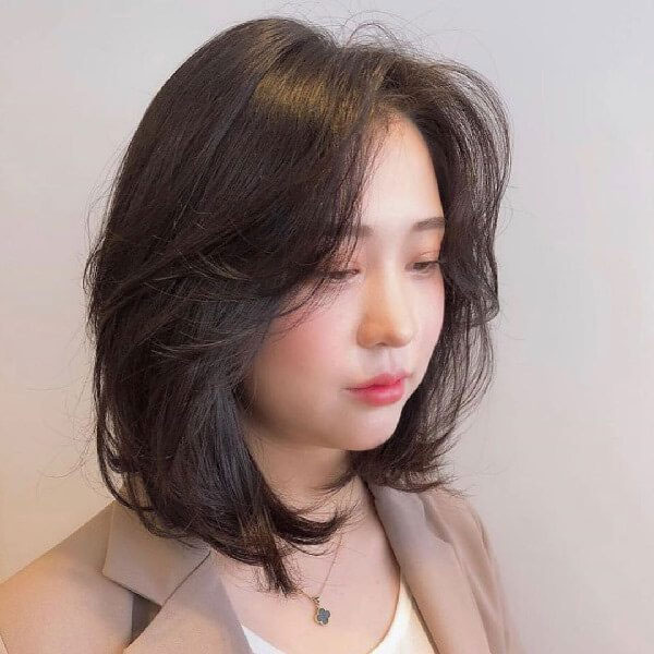 T&oacute;c layer cho mặt tr&ograve;n: Cắt thế n&agrave;o để gọn mặt?- Ảnh 3.