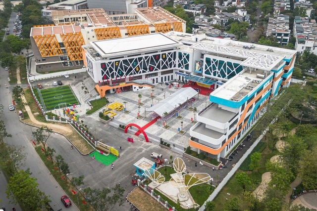 Gi&aacute;o vi&ecirc;n chia sẻ b&ecirc;n trong trường tiểu học "trăm tỷ" ở H&agrave; Nội: Nhiều người kh&ocirc;ng nghĩ l&agrave; trường c&ocirc;ng lập- Ảnh 3.