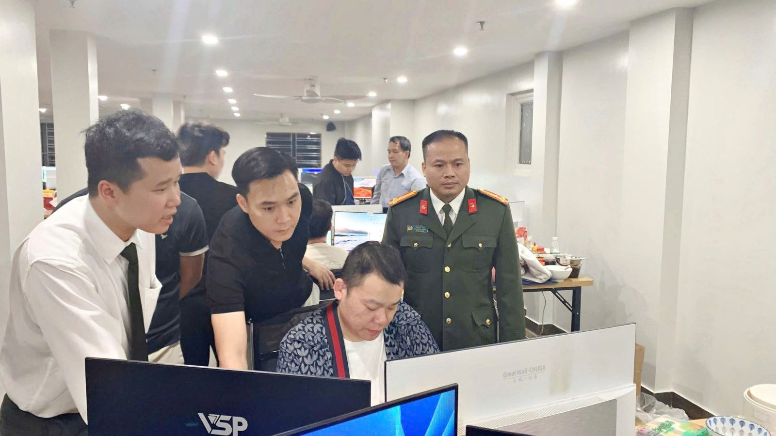 Ph&aacute;t hiện 43 người nước ngo&agrave;i thu&ecirc; nh&agrave; k&iacute;n, lắp d&agrave;n m&aacute;y t&iacute;nh &ldquo;khủng&rdquo; ở Bắc Ninh: H&eacute; lộ hoạt động mờ &aacute;m ph&iacute;a sau- Ảnh 1.