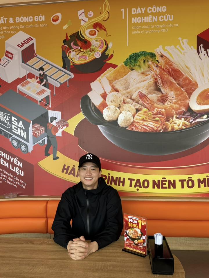 Diễn vi&ecirc;n Quốc Trường đang l&agrave;m g&igrave; với thương hiệu m&igrave; cay 7 cấp độ m&agrave; &ocirc;m mộng 1000 tỷ?- Ảnh 7.