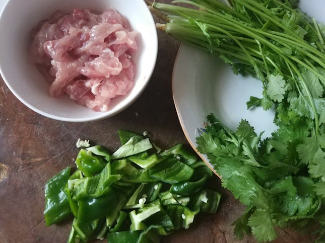 Nhiều người KH&Ocirc;NG HỀ BIẾT: Ăn thịt lợn đừng dại m&agrave; kết hợp với 5 thứ n&agrave;y!- Ảnh 4.