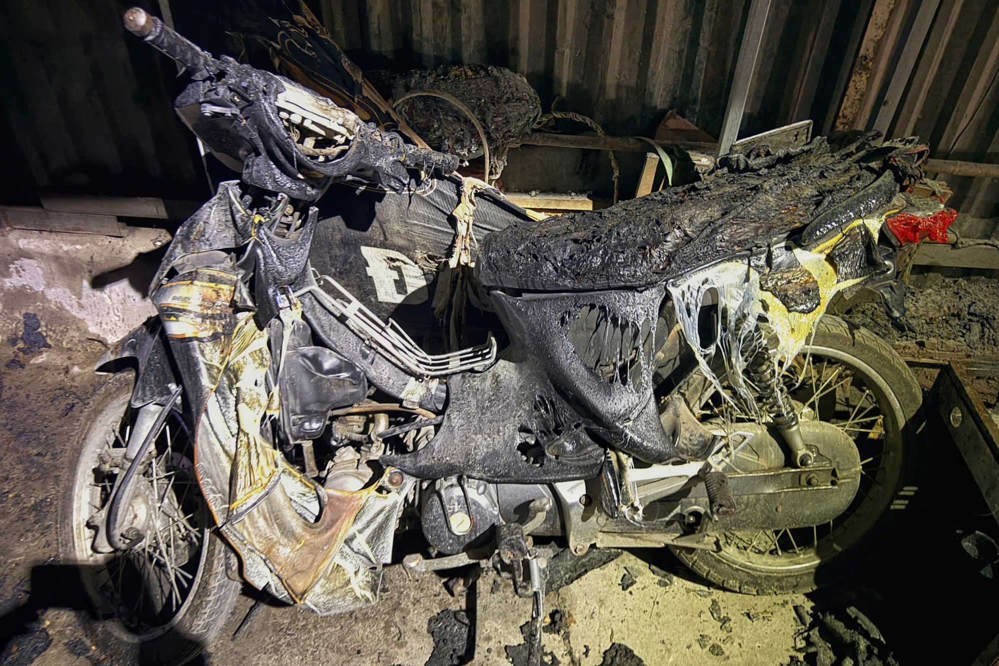 Ch&aacute;y nh&agrave; d&acirc;n tr&ecirc;n phố Định C&ocirc;ng Hạ (H&agrave; Nội)- Ảnh 3.