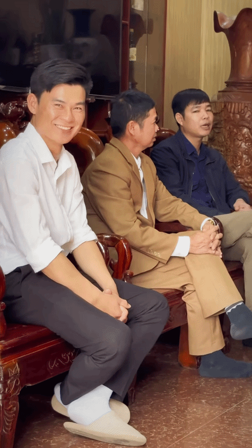 Clip Đại u&yacute; Thăng Văn Cương bẽn lẽn đi hỏi cưới Ho&agrave; Minzy, 1 chi tiết lộ r&otilde; mối quan hệ với nh&agrave; vợ- Ảnh 2.