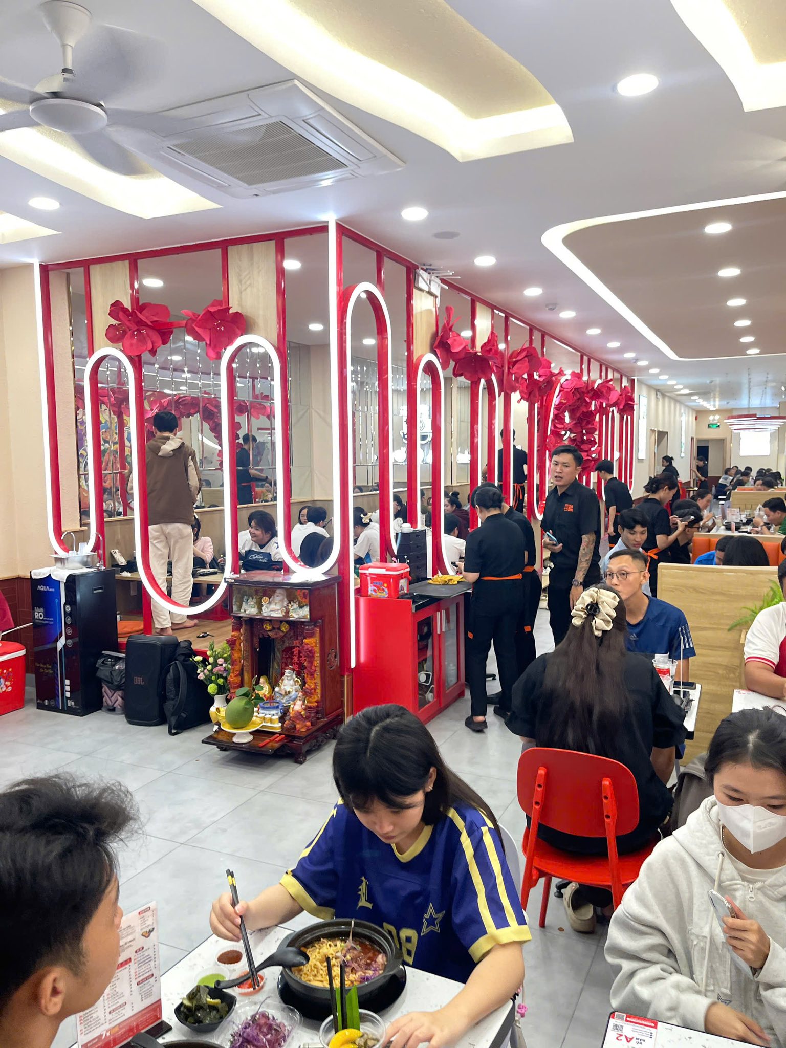 Diễn vi&ecirc;n Quốc Trường đang l&agrave;m g&igrave; với thương hiệu m&igrave; cay 7 cấp độ m&agrave; &ocirc;m mộng 1000 tỷ?- Ảnh 8.