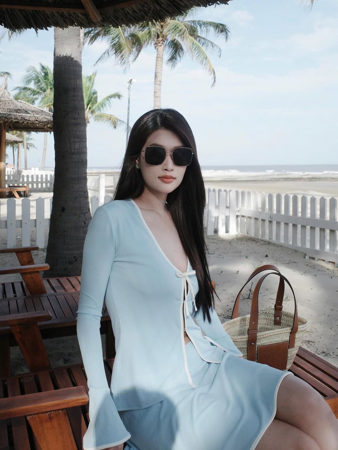 Hoa hậu Vbiz khoe mặt mộc thật đến từng lỗ ch&acirc;n l&ocirc;ng tr&ecirc;n phim: Ngo&agrave;i đời si&ecirc;u xinh si&ecirc;u sang, ăn mặc đẹp đỉnh- Ảnh 16.