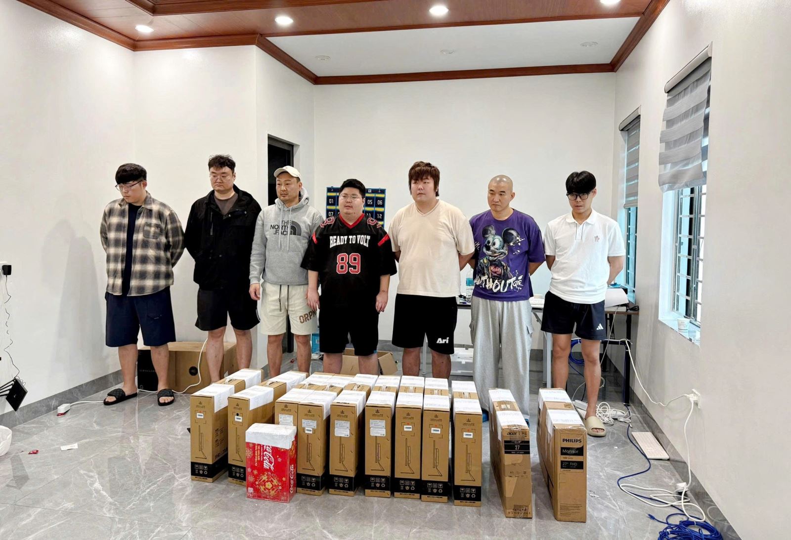 Ph&aacute;t hiện 43 người nước ngo&agrave;i thu&ecirc; nh&agrave; k&iacute;n, lắp d&agrave;n m&aacute;y t&iacute;nh &ldquo;khủng&rdquo; ở Bắc Ninh: H&eacute; lộ hoạt động mờ &aacute;m ph&iacute;a sau- Ảnh 4.