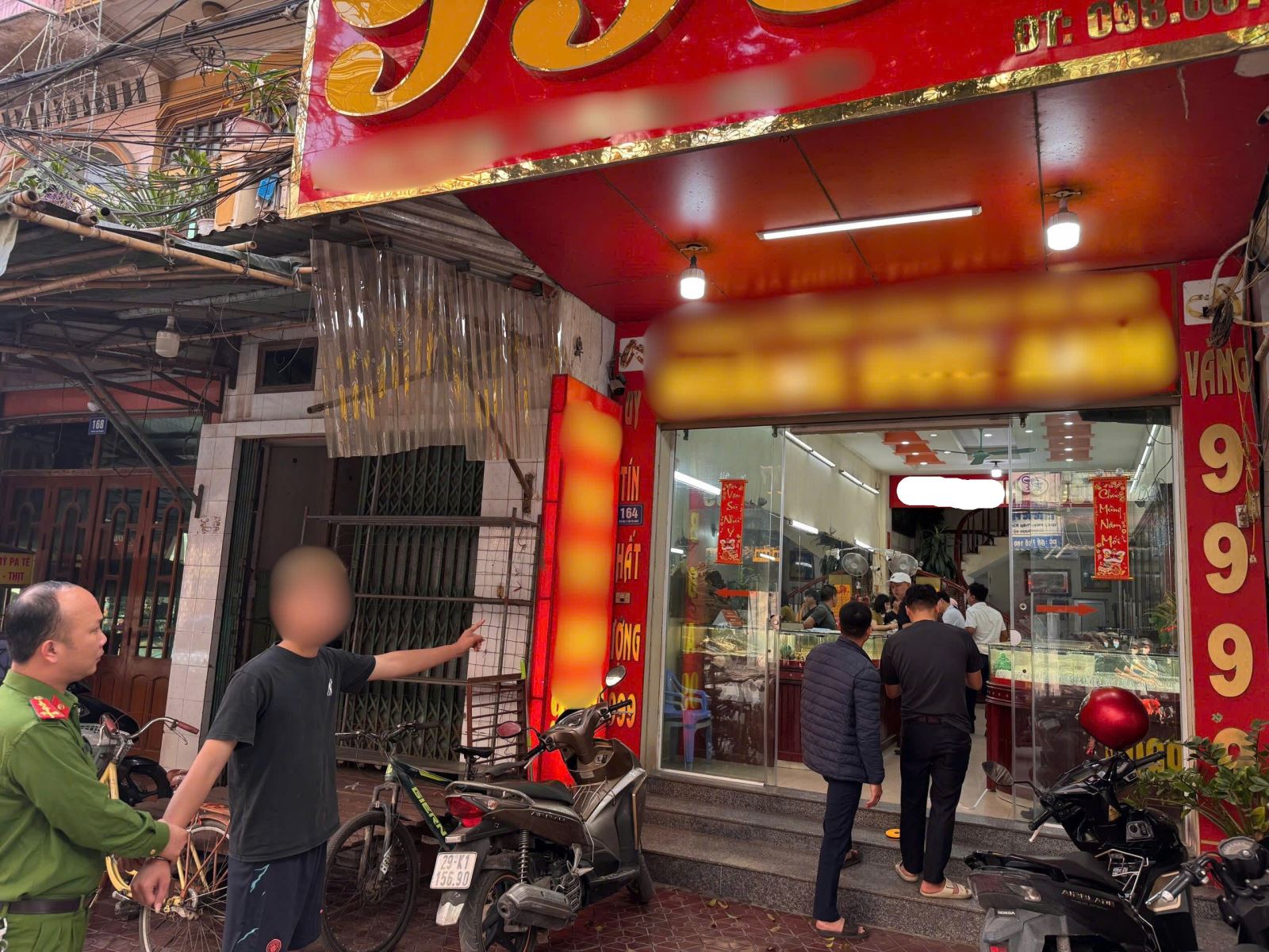 Bắt nghi phạm 18 tuổi g&acirc;y ra vụ cướp giật tại tiệm v&agrave;ng ở Hưng Y&ecirc;n- Ảnh 2.