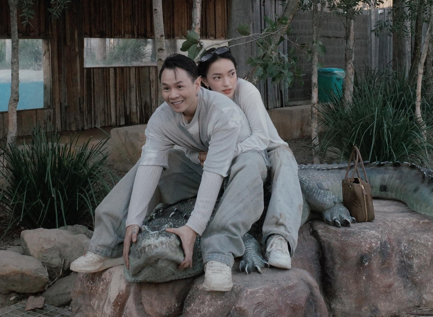 L&yacute; do g&igrave; Ch&acirc;u B&ugrave;i v&agrave; Binz nhiều lần ho&atilde;n cưới?- Ảnh 3.