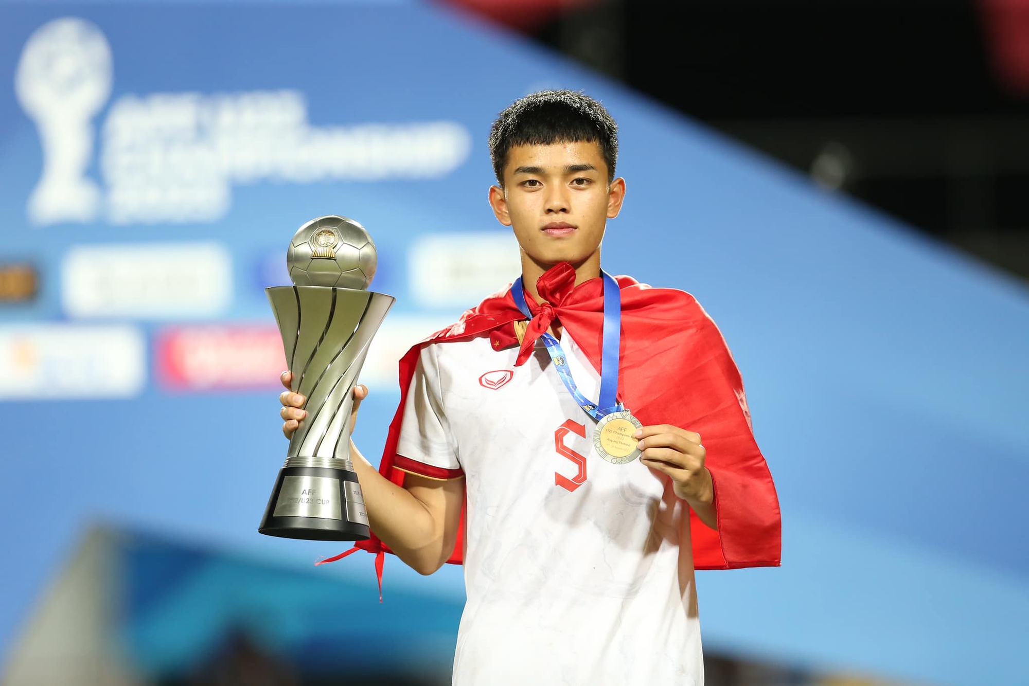 Ph&aacute;t hiện cầu thủ cực điển trai ở U23 Việt Nam: Visual ph&aacute;t s&aacute;ng, giọng h&aacute;t c&ograve;n đỉnh hơn!- Ảnh 6.