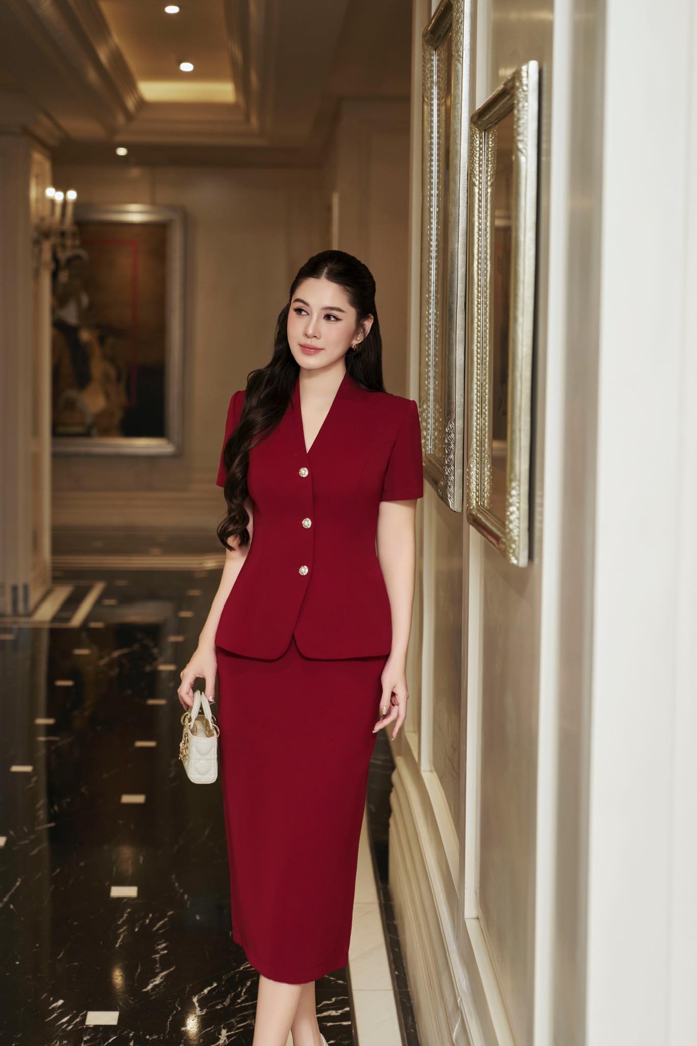 D&acirc;u h&agrave;o m&ocirc;n Vbiz biến phim trường th&agrave;nh s&agrave;n diễn: Ch&acirc;n d&agrave;i v&ocirc; c&ugrave;ng tận, cả tủ đồ bộ n&agrave;o cũng sang- Ảnh 9.