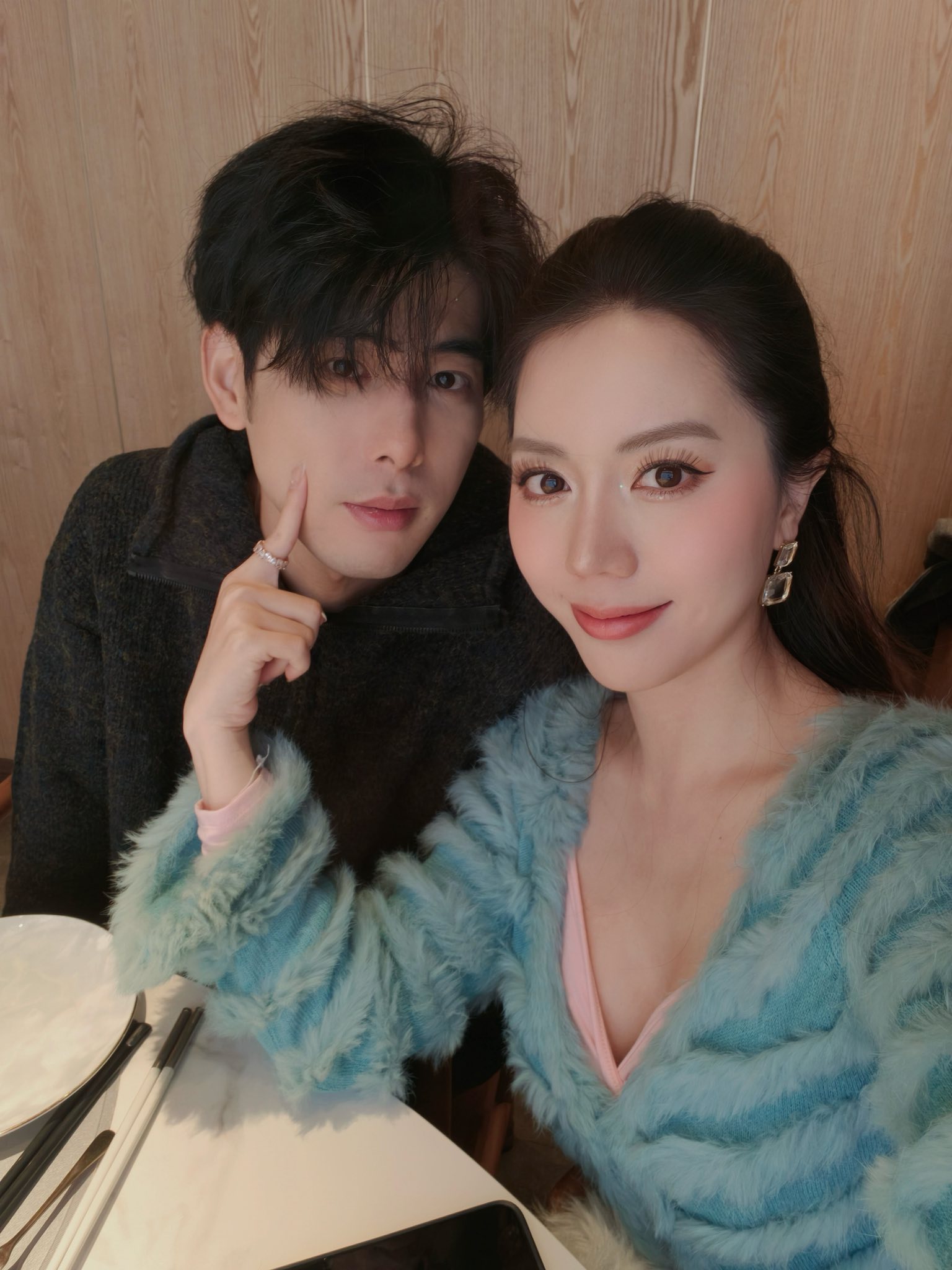 Kh&aacute;ch Việt sang Trung Quốc va phải bản fake của Kim Seon Ho: H&agrave;nh động của cả 2 sau đ&oacute; khiến 1,5 triệu sửng sốt- Ảnh 9.