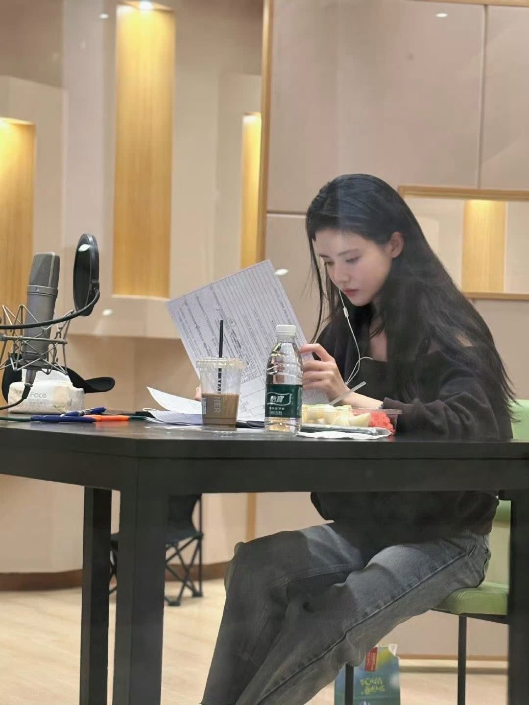 3 con gi&aacute;p hợp theo ng&agrave;nh ngoại ngữ nhất- Ảnh 1.