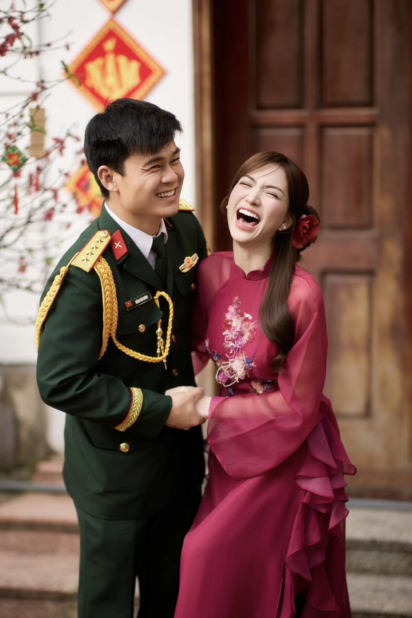 Đại u&yacute; Thăng Văn Cương đưa Ho&agrave; Minzy đi ra mắt bạn b&egrave;, c&ograve;n &ocirc;m eo t&igrave;nh tứ qu&aacute; đ&acirc;y n&agrave;y!- Ảnh 6.