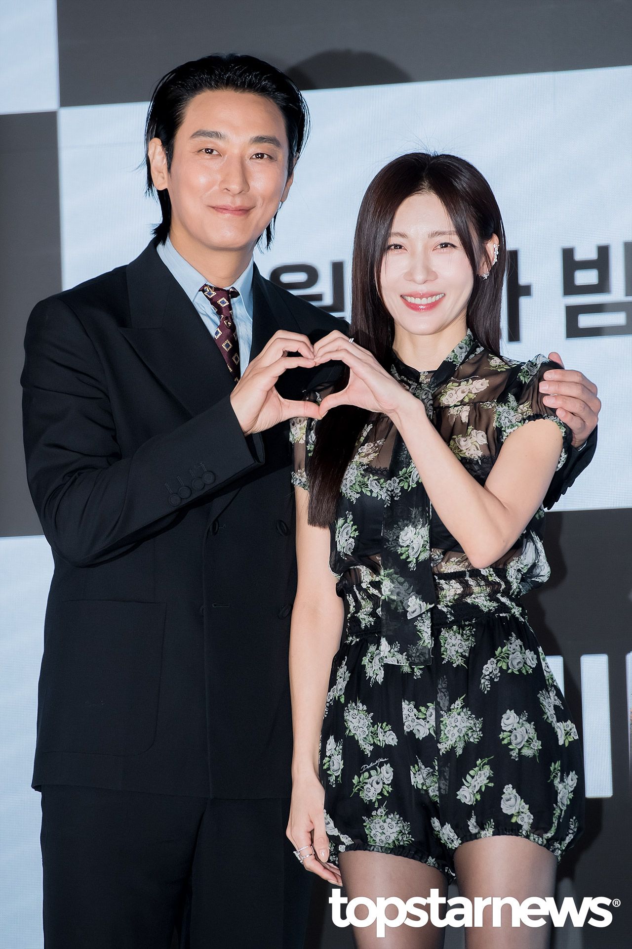 Ha Ji Won gần 50 tuổi m&agrave; đẹp &aacute;c liệt: B&iacute; quyết chống gi&agrave; đơn giản đến kh&oacute; tin- Ảnh 1.