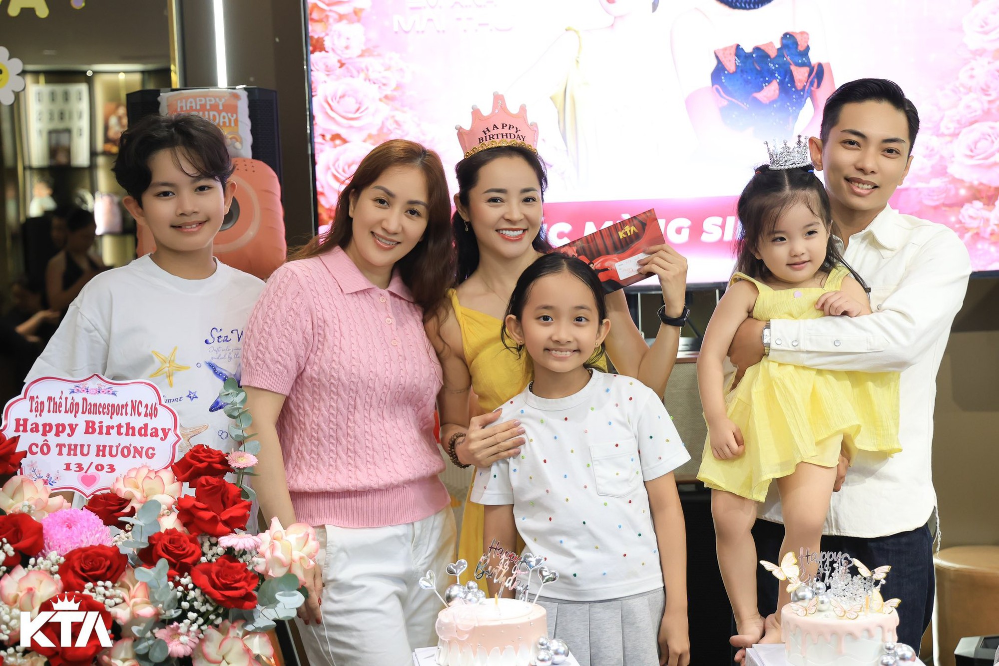 Hiếm ai như Kh&aacute;nh Thi, tự tay chuẩn bị qu&agrave; cho bạn nhảy của Phan Hiển, mối quan hệ ph&iacute;a sau c&ograve;n cho&aacute;ng hơn- Ảnh 2.