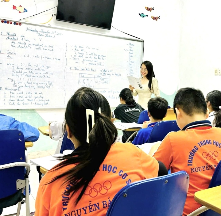 Bắt quả tang học sinh d&ugrave;ng phao thi, c&ocirc; gi&aacute;o nhận c&aacute;i kết ngo&agrave;i dự đo&aacute;n- Ảnh 2.