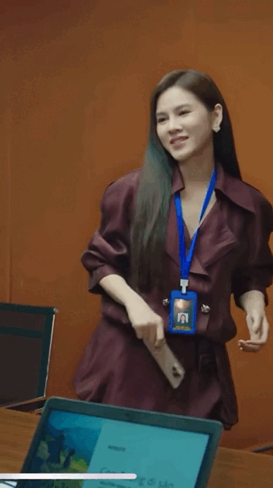 Nữ thần c&ocirc;ng sở hot nhất phim Việt giờ v&agrave;ng hiện tại: Mặc đẹp kh&ocirc;ng trượt ph&aacute;t n&agrave;o, biến phim trường th&agrave;nh s&agrave;n diễn thời trang- Ảnh 10.