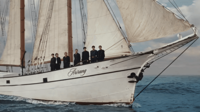 C&oacute; g&igrave; ở m&agrave;n comeback của BTS khiến H&agrave;n Quốc khởi động chiến dịch an ninh quốc gia, cả thế giới tr&ocirc;ng đợi?- Ảnh 1.