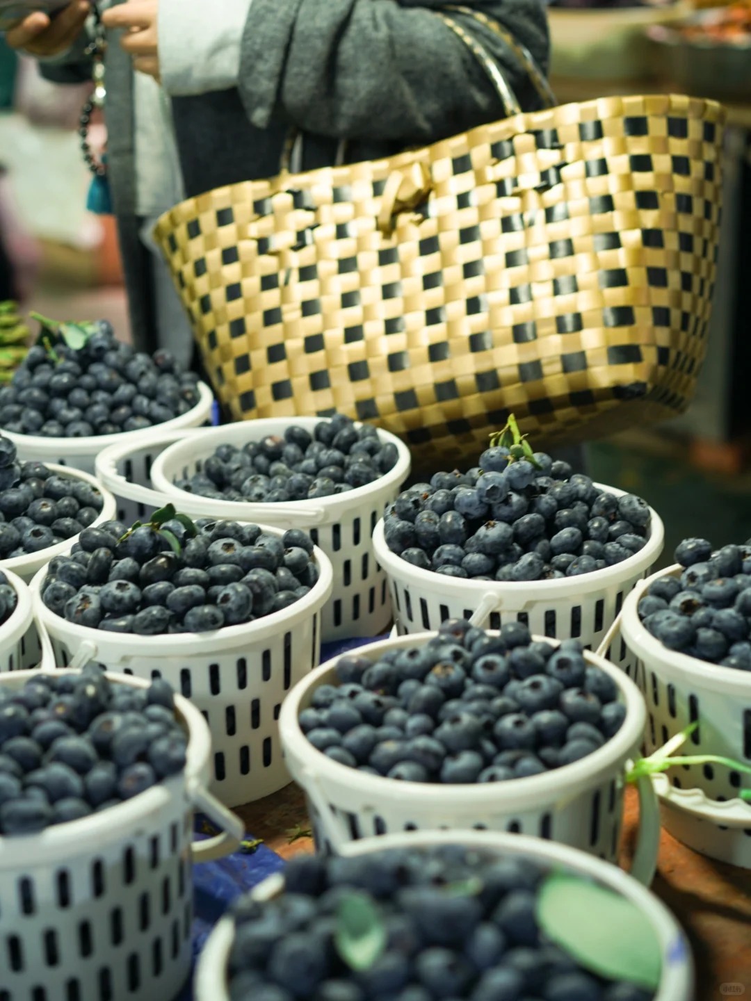 Bỏ qua những tour đắt đỏ, kh&aacute;ch Việt đi V&acirc;n Nam giờ chuộng mốt "b&aacute;m đu&ocirc;i" đầu bếp ra chợ n&ocirc;ng sản mua hoa về... x&agrave;o thịt- Ảnh 33.