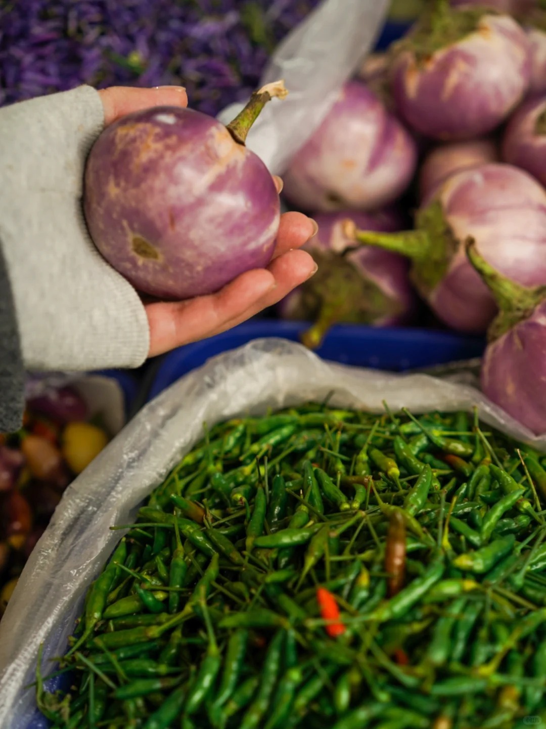 Bỏ qua những tour đắt đỏ, kh&aacute;ch Việt đi V&acirc;n Nam giờ chuộng mốt "b&aacute;m đu&ocirc;i" đầu bếp ra chợ n&ocirc;ng sản mua hoa về... x&agrave;o thịt- Ảnh 34.