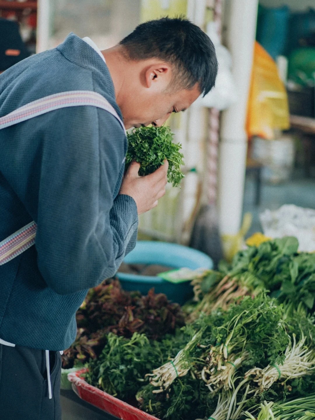 Bỏ qua những tour đắt đỏ, kh&aacute;ch Việt đi V&acirc;n Nam giờ chuộng mốt "b&aacute;m đu&ocirc;i" đầu bếp ra chợ n&ocirc;ng sản mua hoa về... x&agrave;o thịt- Ảnh 2.
