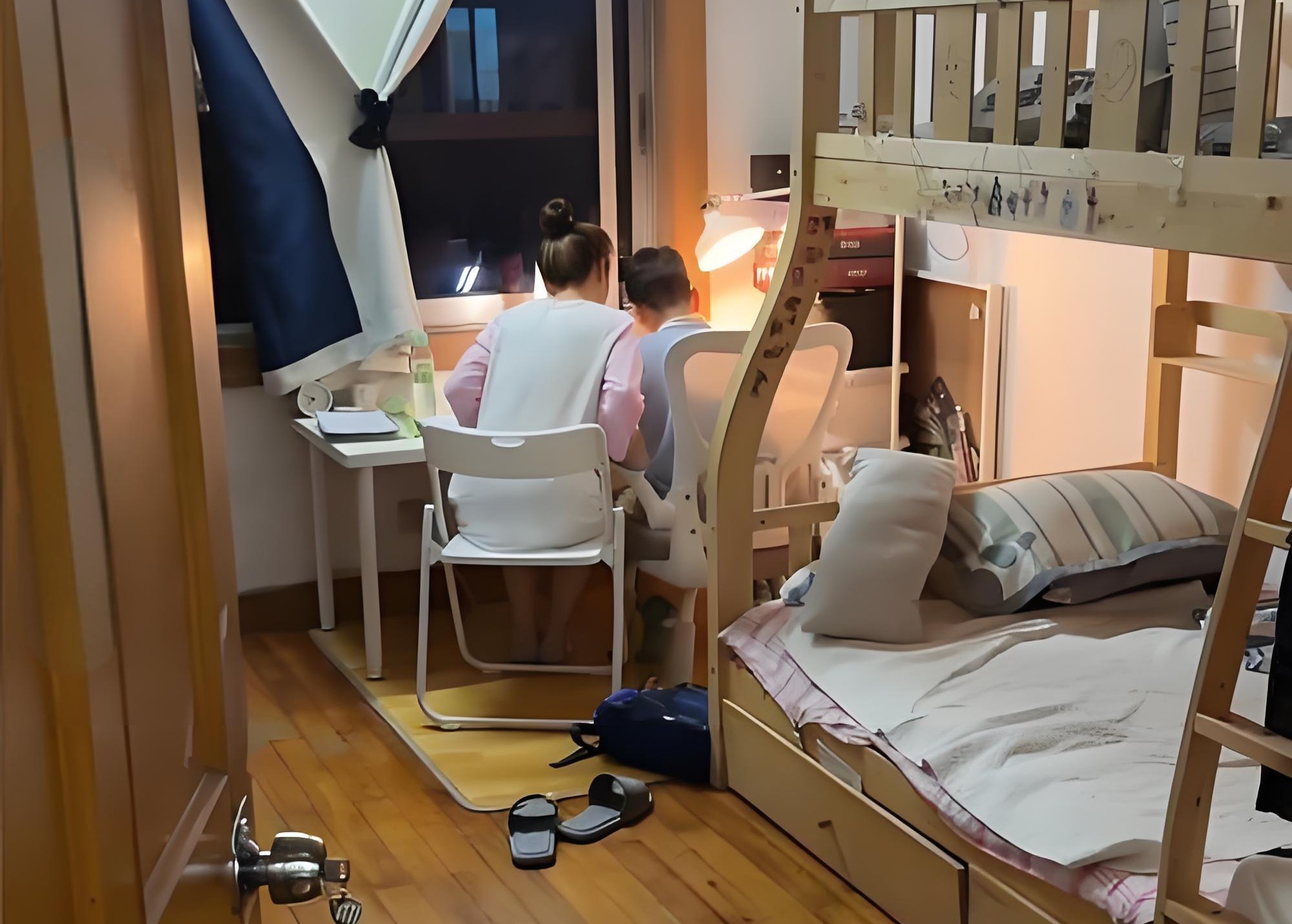 Nh&agrave; c&oacute; con học giỏi đều theo 4 NGUY&Ecirc;N TẮC n&agrave;y, gia đ&igrave;nh b&igrave;nh thường cũng c&oacute; thể &aacute;p dụng- Ảnh 1.