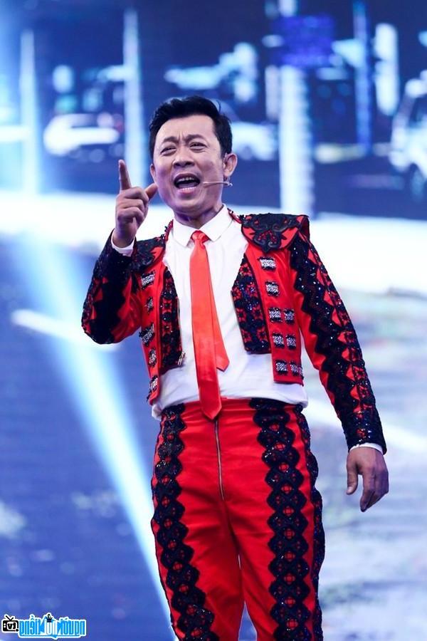 Việt Nam c&oacute; 1 ng&ocirc;i sao tự nhận to&agrave;n đ&oacute;ng phim r&aacute;c: Qu&aacute; khứ l&agrave;m nh&acirc;n vi&ecirc;n c&acirc;y xăng, giờ ở biệt thự 12.000 m&sup2;- Ảnh 2.