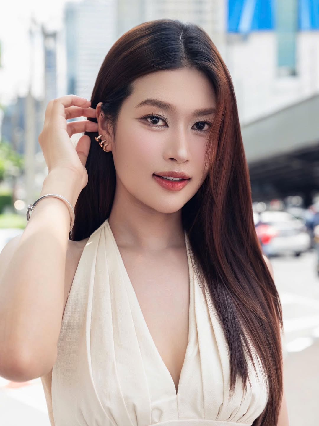 Hoa hậu Vbiz khoe mặt mộc thật đến từng lỗ ch&acirc;n l&ocirc;ng tr&ecirc;n phim: Ngo&agrave;i đời si&ecirc;u xinh si&ecirc;u sang, ăn mặc đẹp đỉnh- Ảnh 22.