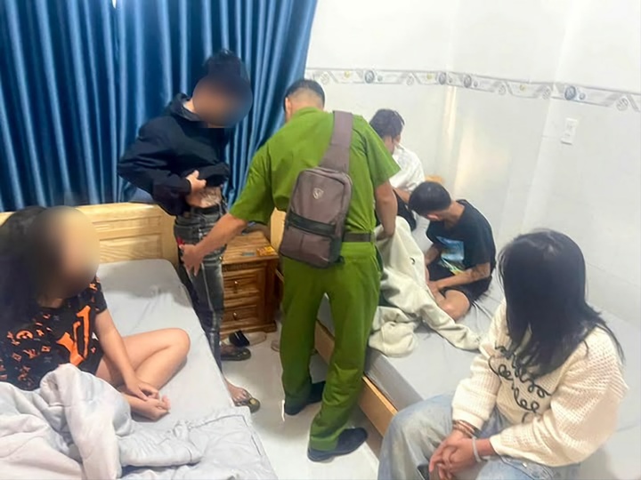 Tạm giữ 2 g&atilde; trai rủ b&eacute; g&aacute;i dưới 14 tuổi v&agrave;o nh&agrave; nghỉ ở Gia Lai- Ảnh 1.
